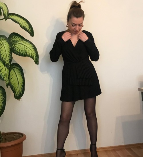 Pilise Detaylı Kruvaze Yaka Mini Tulum Siyah