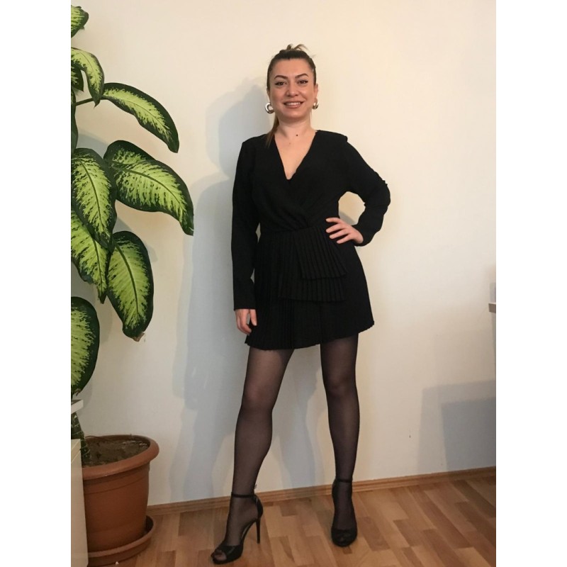 Pilise Detaylı Kruvaze Yaka Mini Tulum Siyah