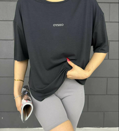 BİSİKLET YAKA ÜZERİ OYSHO YAZILI T-SHİRT- FÜME