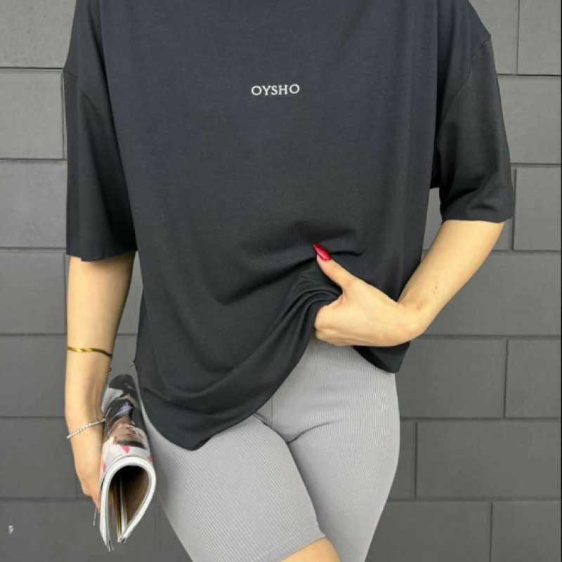 BİSİKLET YAKA ÜZERİ OYSHO YAZILI T-SHİRT- FÜME