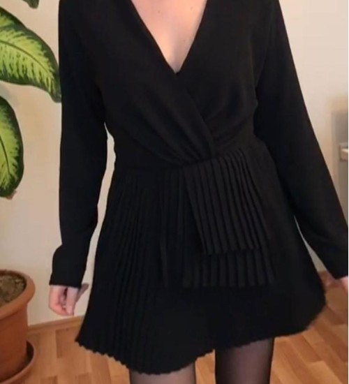 Pilise Detaylı Kruvaze Yaka Mini Tulum Siyah