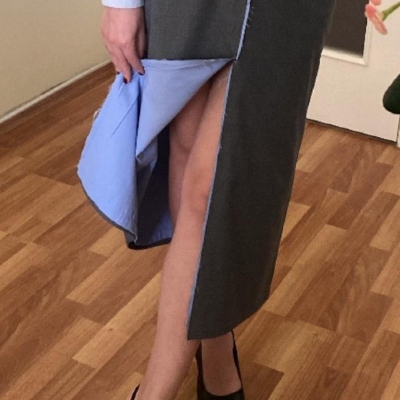 Garni Detaylı Önden Yırtmaçlı Midi Etek Gri